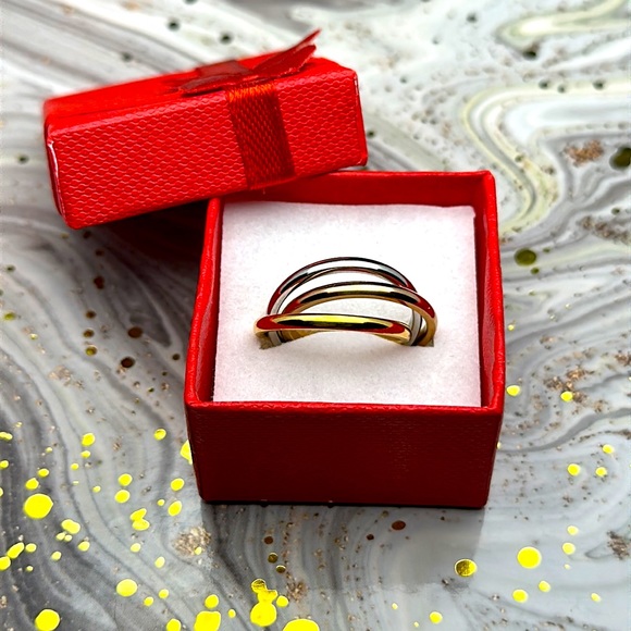 3 intertwined 2mm Ring Bands, Size 5 - Picture 1 of 4